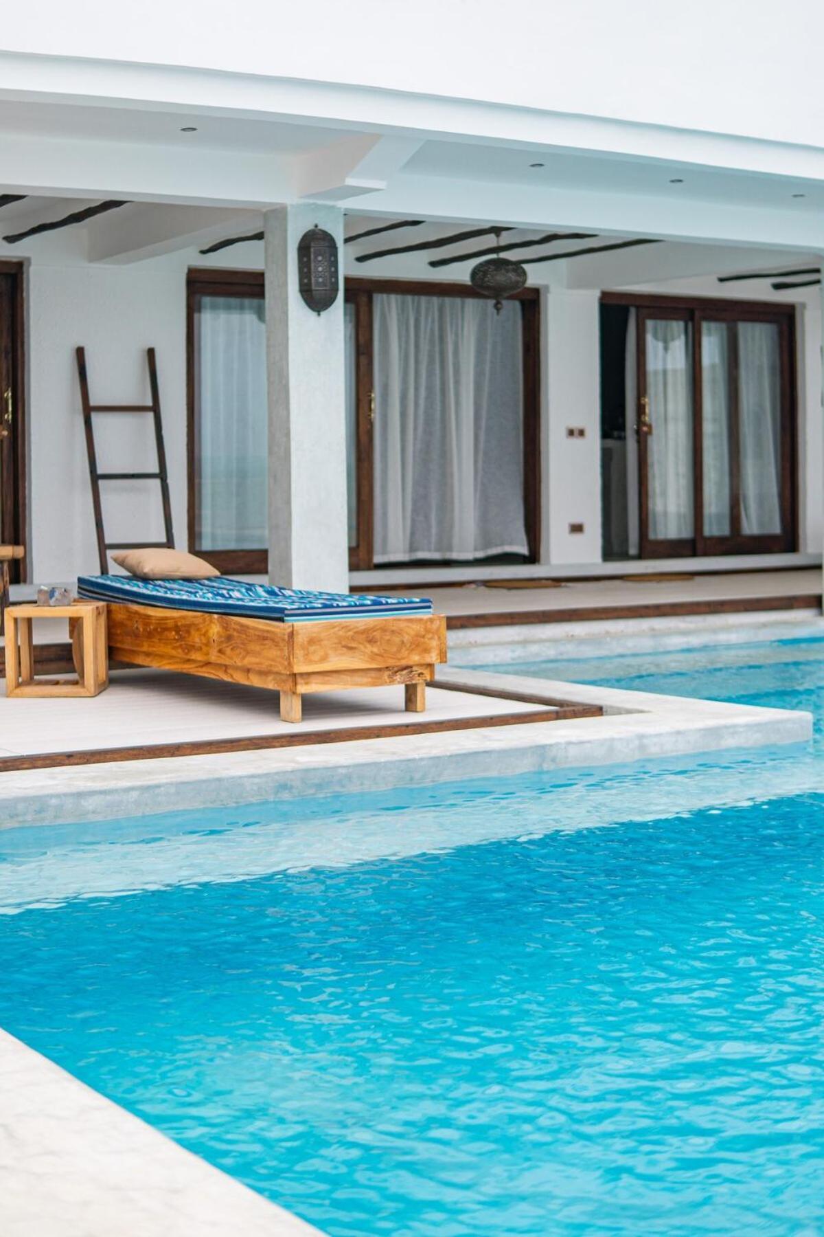 Villa Spacious Three-bedroom Groundfloor Beachfront *