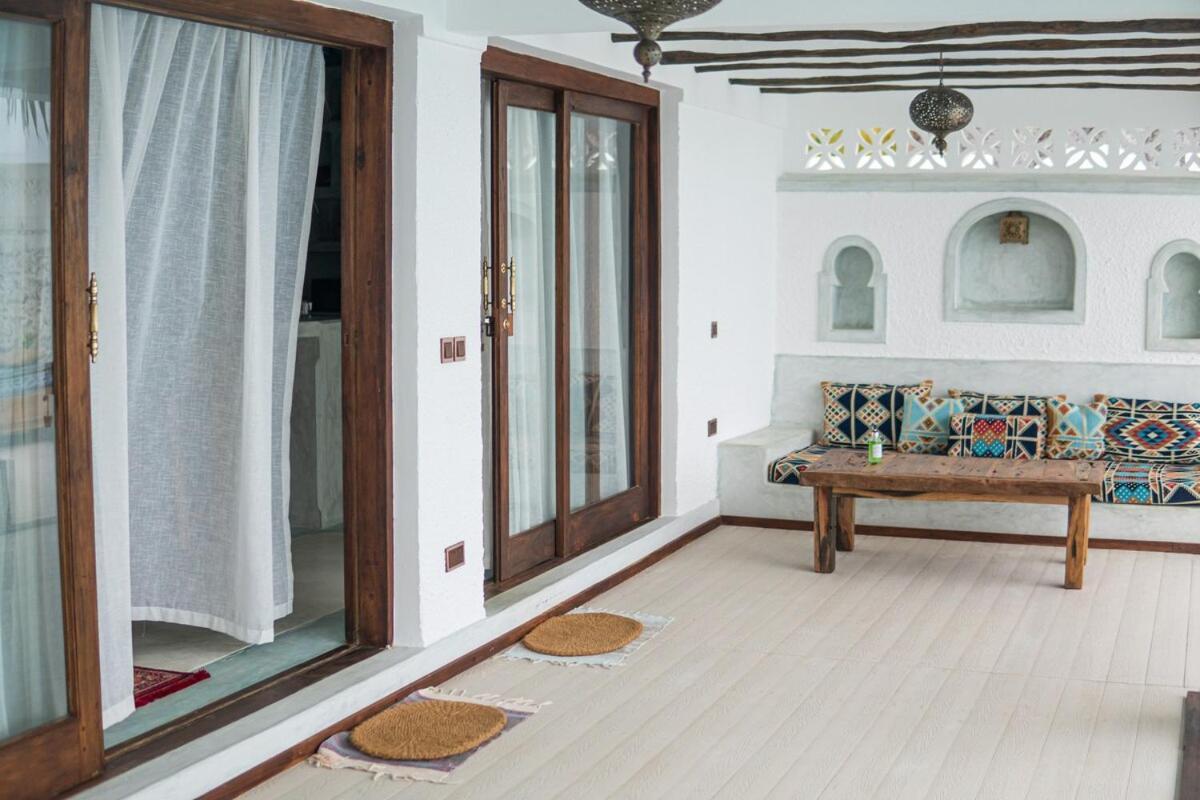 Villa Spacious Three-bedroom Groundfloor Beachfront