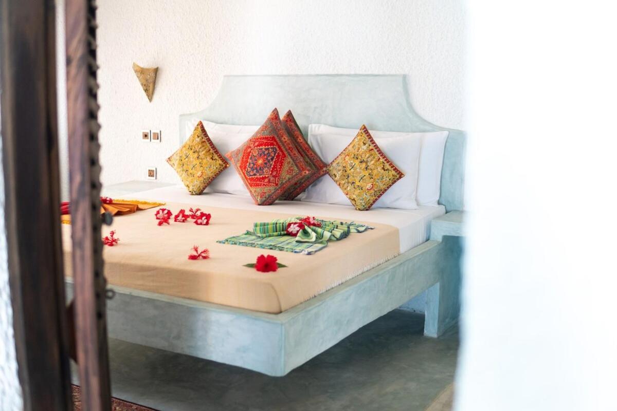 Spacious Three-bedroom Groundfloor Beachfront * Jambiani (Zanzibar)